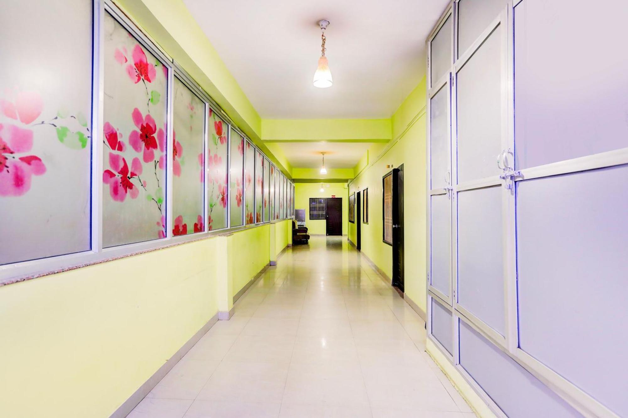 Super Hotel O Hyderabad Gate Iit Bhu Kakarmatha Exterior photo